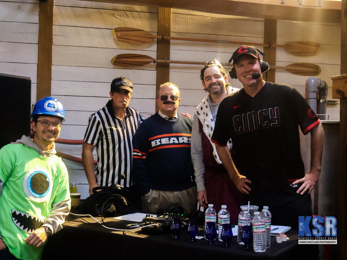 KSRTHESHOW's tweet photo. HAPPY HALLOWEEN from the KSR CREW! https://t.co/r4kGomrNpN