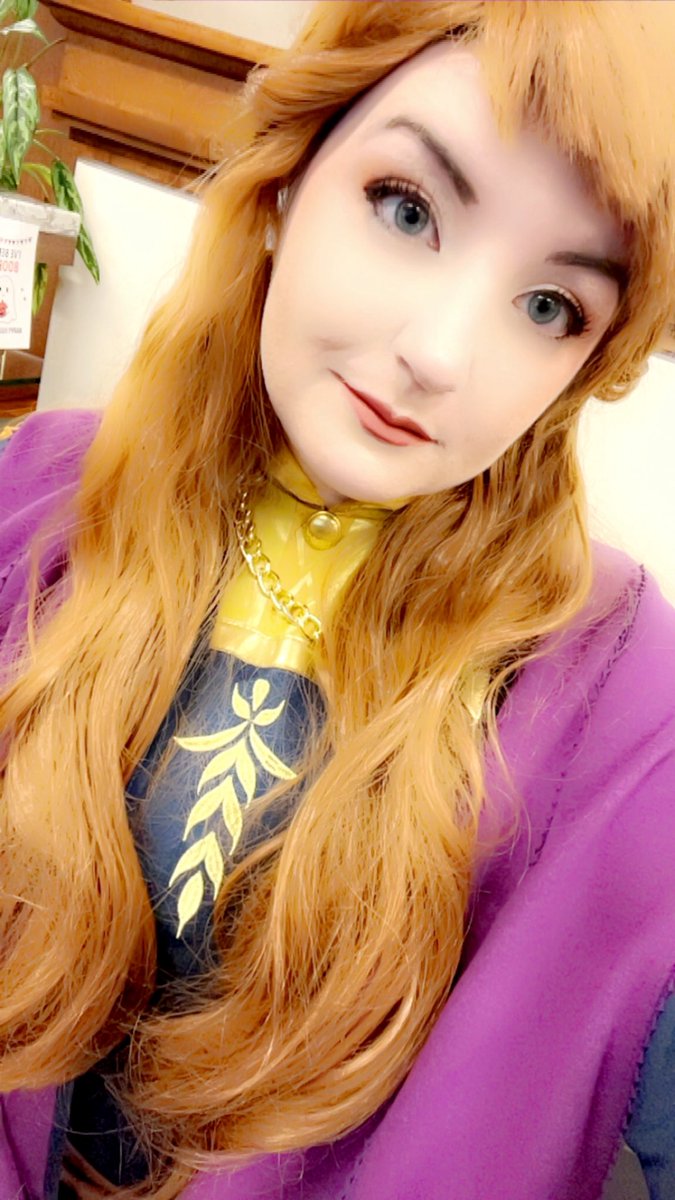 Immersion break ! I’m having body dysmorphia but it’s at least entertaining my coworkers LOL HAPPY HALLOWEEEN