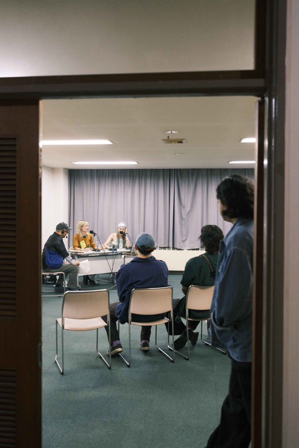 もう1ヶ月以上経ったのに、結局まったく言葉にできなかったFAHDAYのことたちをインスタに上げました。

会場から生放送した #WAKUWAKU の様子もすてきに写真に残していただいています📷
急遽非公開でお送りしたから、こんな場があったことを確かに記録してもらえてうれしい
instagram.com/p/DQeeCsyj9Ug/…