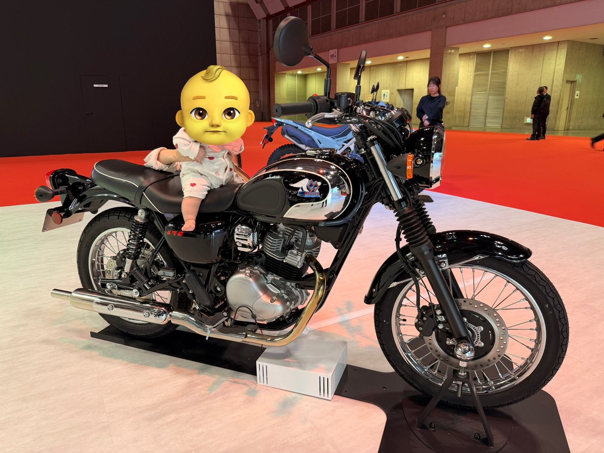 大きくなったら何に乗るのかな…👶
(急遽連れ出したため、娘パジャマ笑)