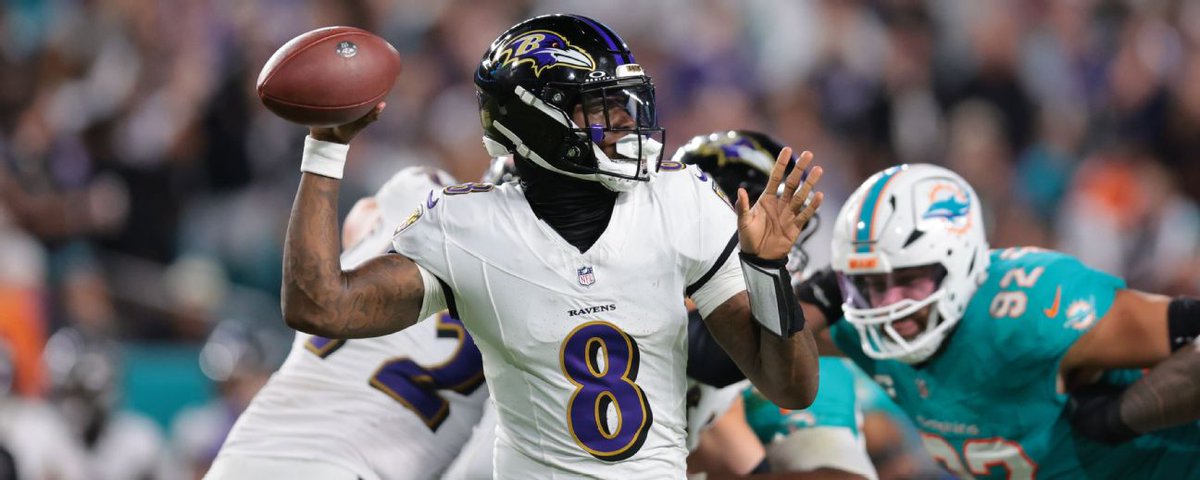 theFandaily's tweet photo. YOU EXPECTED SOMETHING DIFFERENT?? MVP LAMAR IS BACK! 😤 4 TD PASSES after missing 3 games with a hamstring! Jackson torched the Dolphins 28-6 showing ZERO rust, completing 18/23 passes for 204 yards and helping his Ravens climb to 3-5. Every game matters for the #RavensFlock #GoCards💜🖤