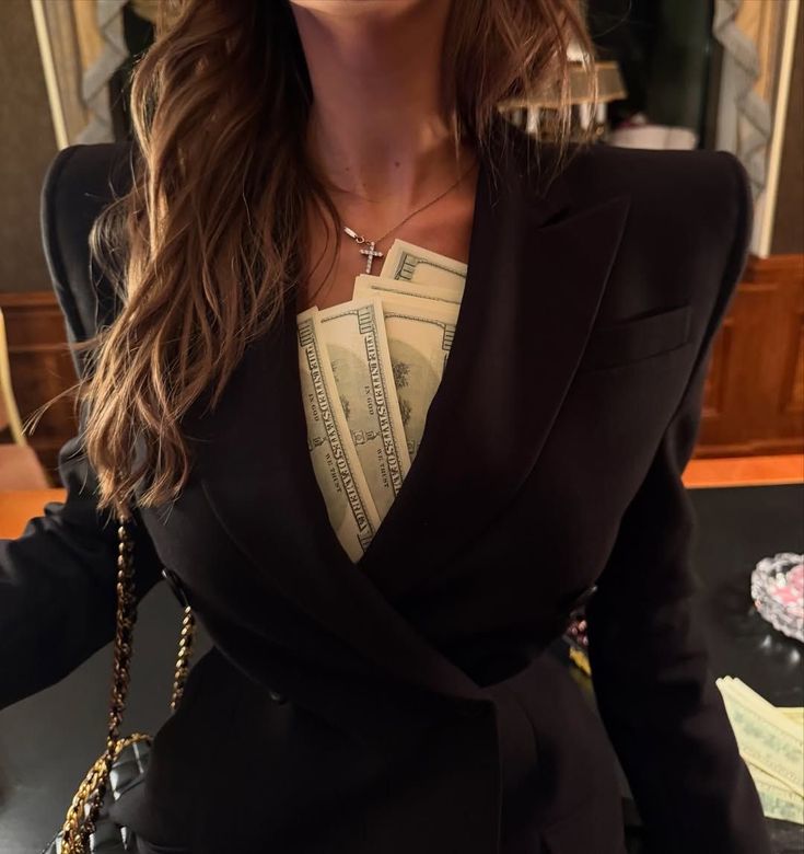 então vamos lá:

assumir uma vida luxuosa é elitismo? — uma thread abordando uma pauta importante.