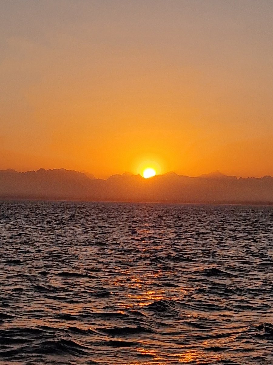 thechangingidea's tweet photo. Life can come at you pretty fast sometimes. So, its important to take time to recharge the batteries. 

Almost ready to go again 🇬🇧

Days and views like this help🌄 https://t.co/puDkgmaLO1