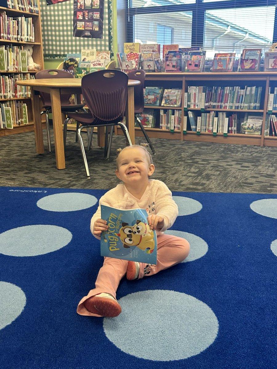 DuelloLibrary's tweet image. A sweet mini mustang stopped by at conferences to check out some books! Mrs. Chapman and I always love when the Survant family visits! 💛💚
@DUE_Principal @Duello_AP