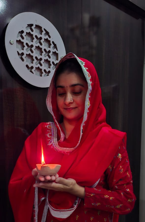 KhanzadiMurtaza's tweet image. ڪالهہ توکي ڏِٺو، مون ڏِياريءَ جِيان،
شَهرُ ڏيئا هيو، روشني هر درِي.
شيخ اياز
#Diwali2025