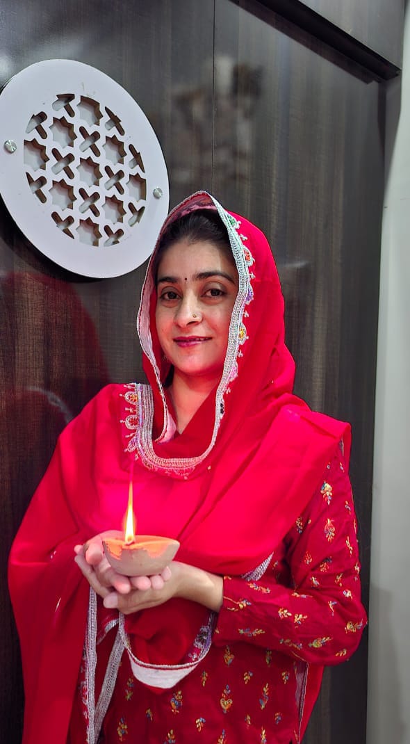 KhanzadiMurtaza's tweet image. ڪالهہ توکي ڏِٺو، مون ڏِياريءَ جِيان،
شَهرُ ڏيئا هيو، روشني هر درِي.
شيخ اياز
#Diwali2025