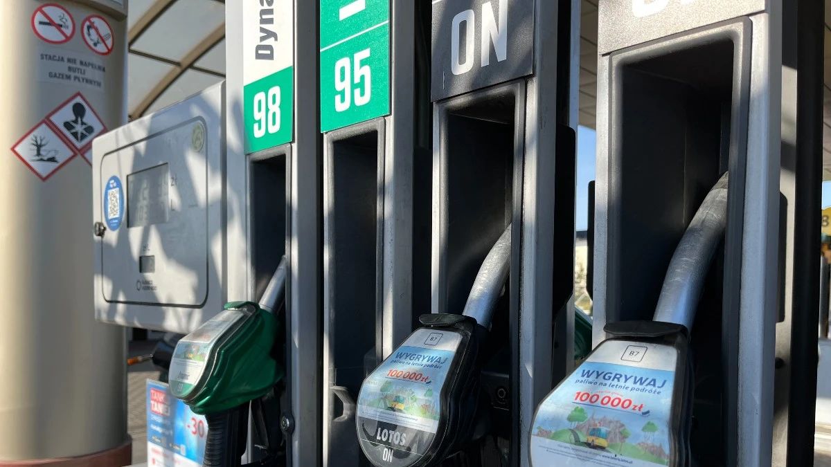 BizblogPl's tweet image. Polska: 4. miejsce w UE pod względem najtańszej benzyny.
Czyli tanio… ale wciąż za drogo, by się cieszyć.
#benzyna #diesel #paliwo 
bizblog.spidersweb.pl/tankujesz-prze…