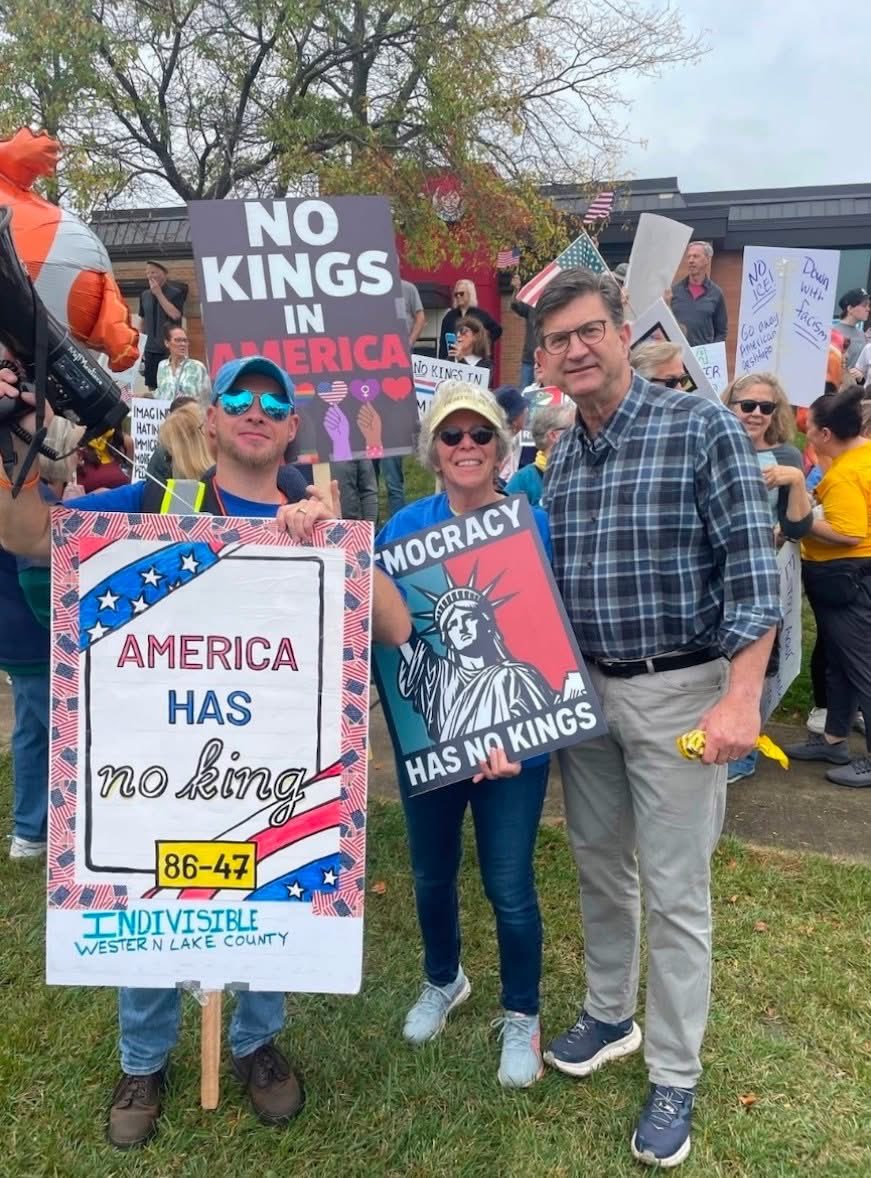 libsoftiktok's tweet photo. Illinois Democrat Rep Brad Schneider posed with an “8647” sign which is a call to kiII Trump

Democrats openly support kiIIing their political opponents.

He knows exactly what he’s doing. https://t.co/KeE4gbHSJf