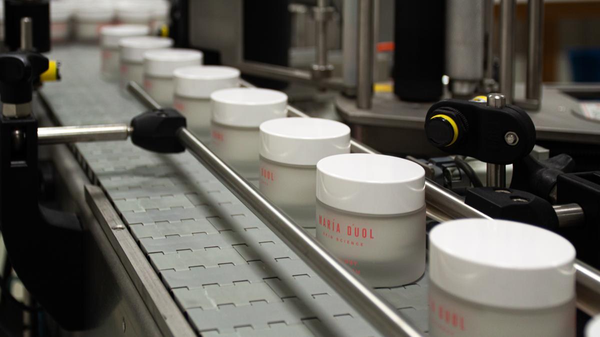 📻🔬 Hace ahora 10 años que el laboratorio alavés <a href="/MariaDuol/">María D'uol</a> se convirtió en la primera firma de Europa en lanzar una línea exclusiva de Cosmética Oncológica. Hoy en <a href="/radio_vitoria/">Radio Vitoria</a> (09.45) charlamos con su fundadora, María Unceta-Barreneceha. <a href="/grupospri/">Grupo SPRI</a> con la #EmpresaVasca