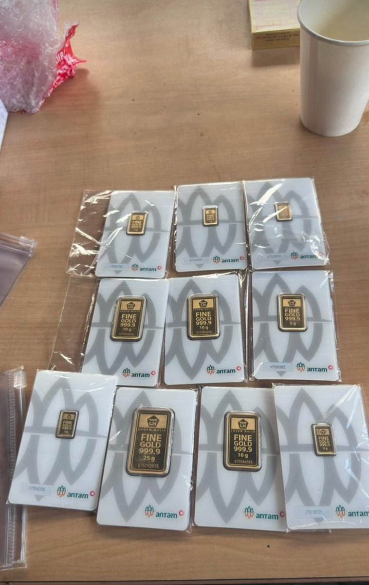 ibnuprtma's tweet photo. baru masuk hari ini, sapa tau ada temen temen yang mau jual emas antam monggo aku kasih harga tinggi dari butik + toko emas cmiw https://t.co/WMiQR0rks9