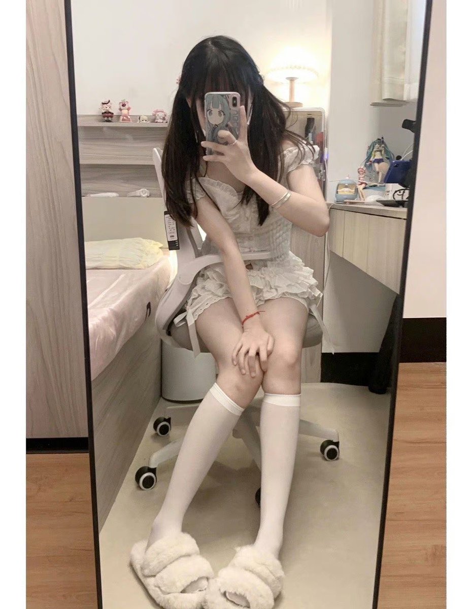 aichidantata's tweet photo. 谁借我100买草莓🍓到时候还你脖子上 #岳阳 https://t.co/8Jlz4RJzbu