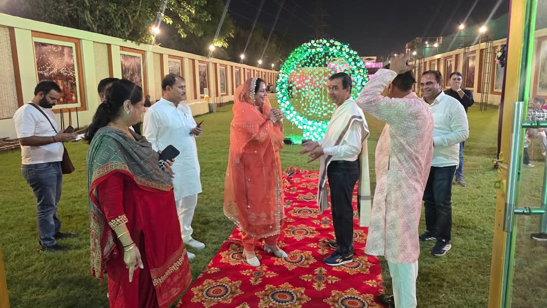 NeelamS_BJP's tweet image. आज हवेली प्लेस में आयोजित सेवानिवृत्ति समारोह में शामिल होकर भावनाओं और सम्मान से भरे पलों का साक्षी बनी | 

वर्षों की निष्ठा, परिश्रम और समर्पण को शत्-शत् नमन |

#RetirementCelebration #MemorableMoments #NewBeginnings