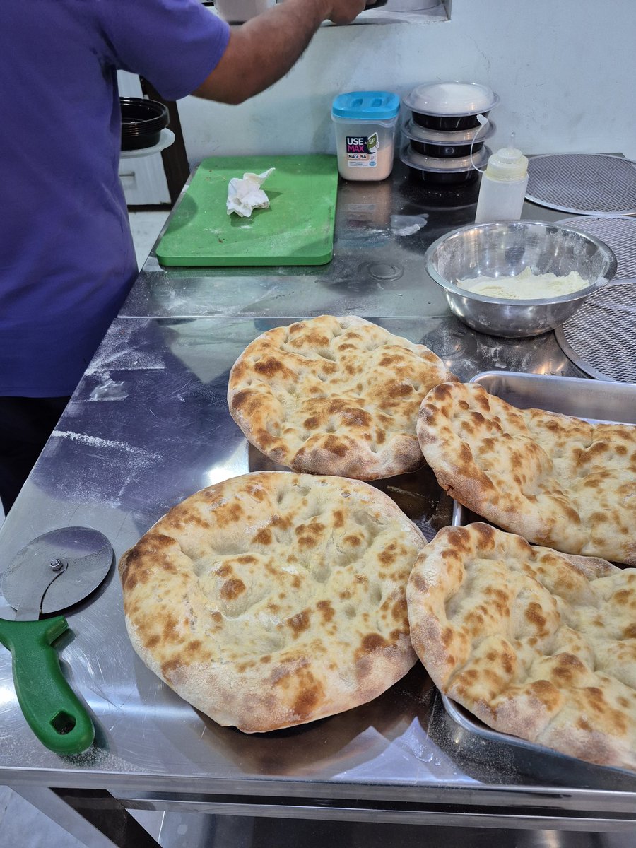 delianceindia's tweet image. 🇮🇹 The Roman art of perfection — reimagined.
Crisp outside, cloud-like within — that’s the magic of Urban Elite’s Pinsa Romana Flour.

🍞 Lightness &amp;amp; balance
🔥 Airy crumb &amp;amp; perfect hydration
🌾 True Roman soul, modern craft

#UrbanElite #PinsaRomana #RomanPala #ChefCraft #Pizza