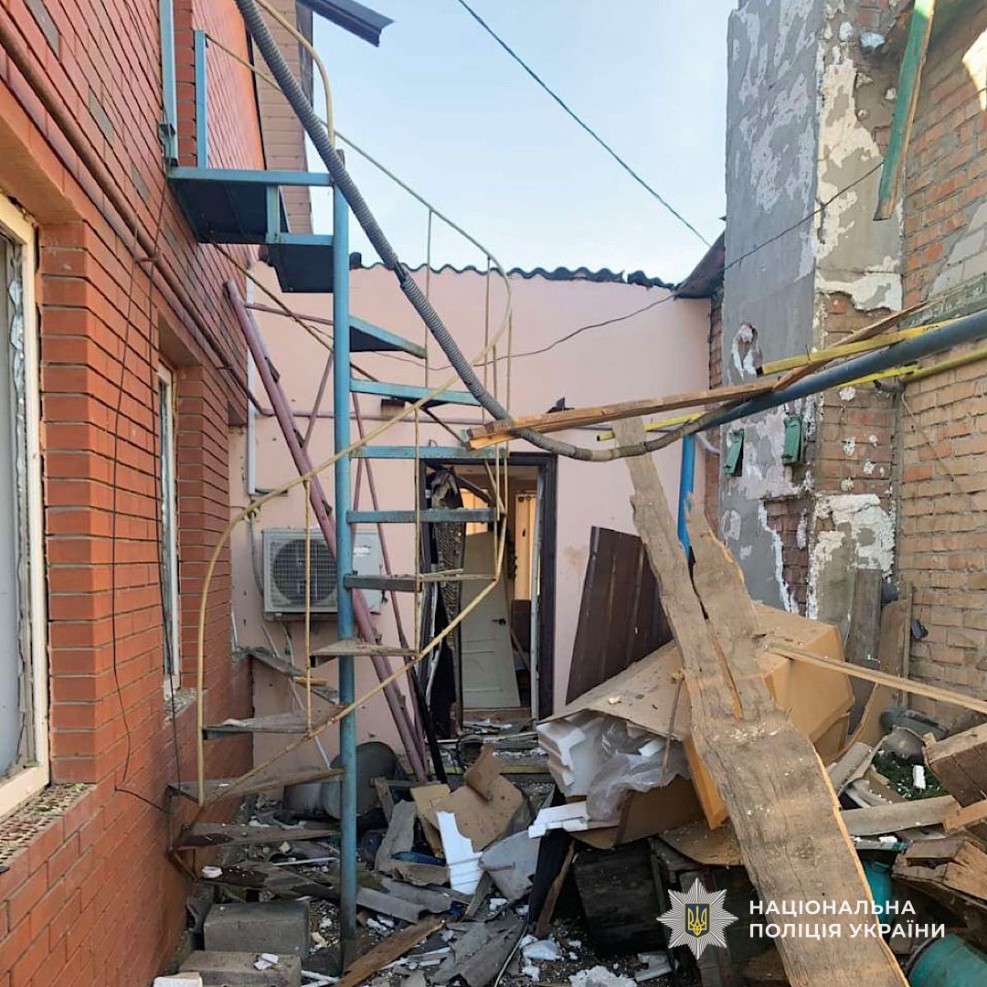 GUNP_Dnipro's tweet image. На Дніпропетровщині внаслідок ворожих атак постраждало троє людей, серед них поліцейські: слідчі фіксують наслідки воєнних злочинів
Джерело: dp.npu.gov.ua/news/na-dnipro…
@34_tv
@news112ua
@istv
#Поліція_на_війні #Дніпро #новини