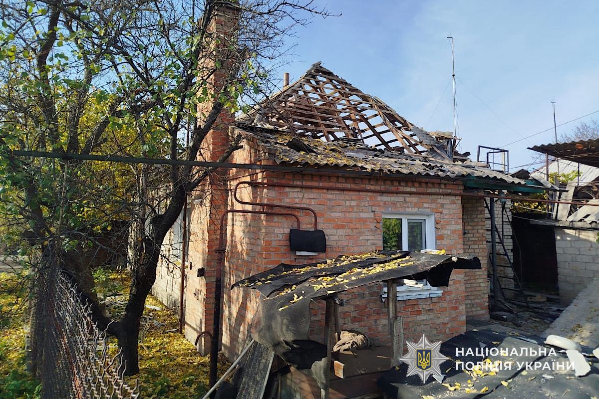 GUNP_Dnipro's tweet image. На Дніпропетровщині внаслідок ворожих атак постраждало троє людей, серед них поліцейські: слідчі фіксують наслідки воєнних злочинів
Джерело: dp.npu.gov.ua/news/na-dnipro…
@34_tv
@news112ua
@istv
#Поліція_на_війні #Дніпро #новини