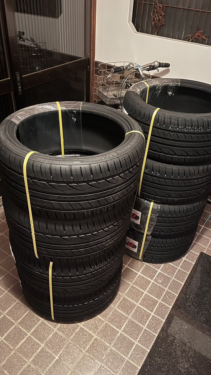 10月28日SHIBA N TIRE265/35R18×8届きました！ドリケツと普段履きに使います
#SHIBATIRE 
#SHIBANTIRE
#シバタイヤ
#ドリケツ