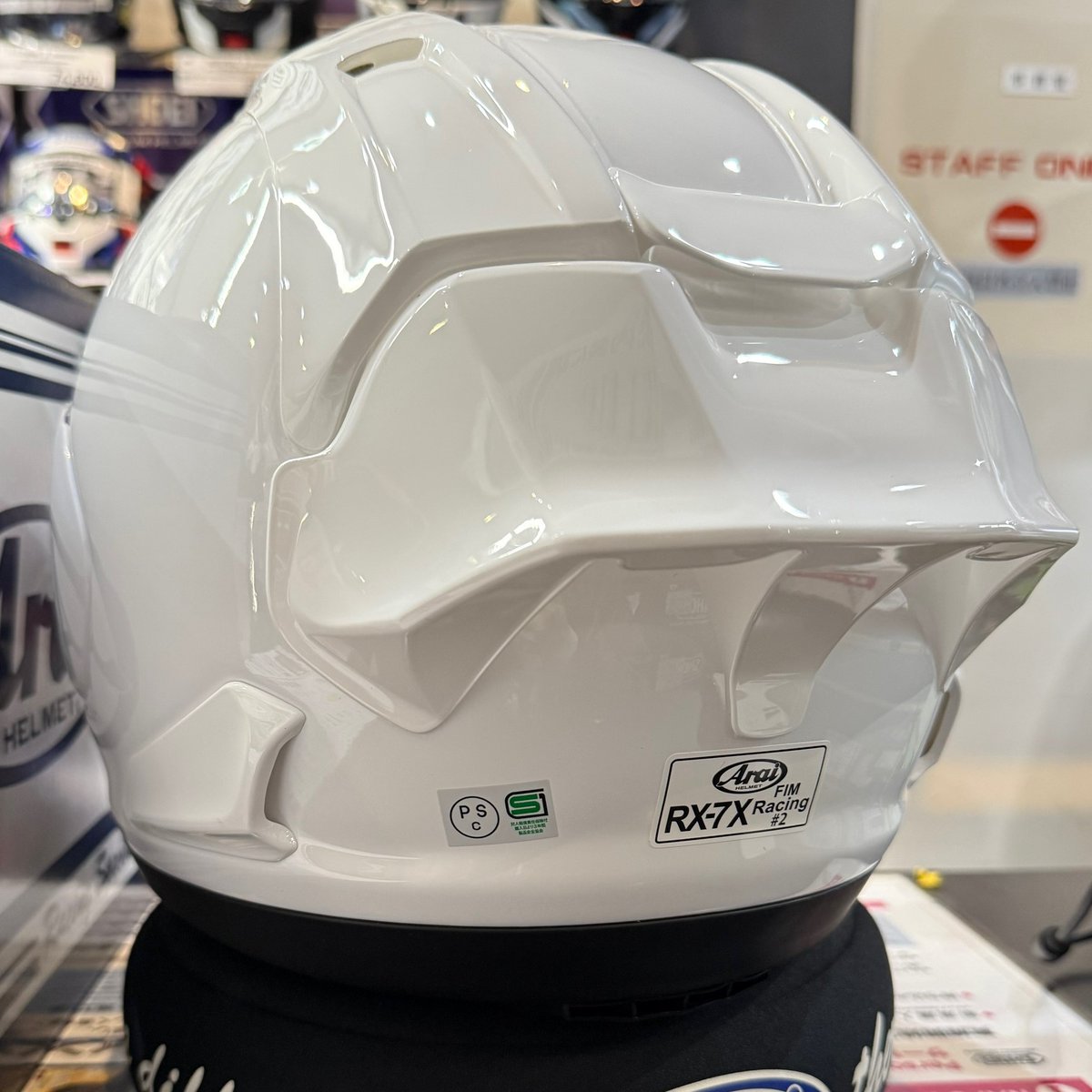 座間店にAraiフルフェイスヘルメット RX-7Xの本格レース専用仕様「FIM 
