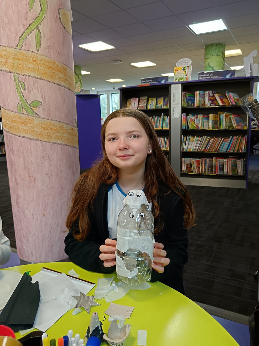 CaerphillyLib's tweet photo. Ydych chiβn gwisgo i fyny ar gyfer Calan Gaeaf? Dewch i mewn a dangoswch eich gwisgoedd inni!
Are you dressing up for Halloween? Come in and show us your costumes!
π₯πββ¬πβ οΈπ»ππͺ¦
#DiwrnodPwmpen #CalanGaeaf
#PumpkinDay #Halloween
#lovelibraries https://t.co/58MW5SkVhf