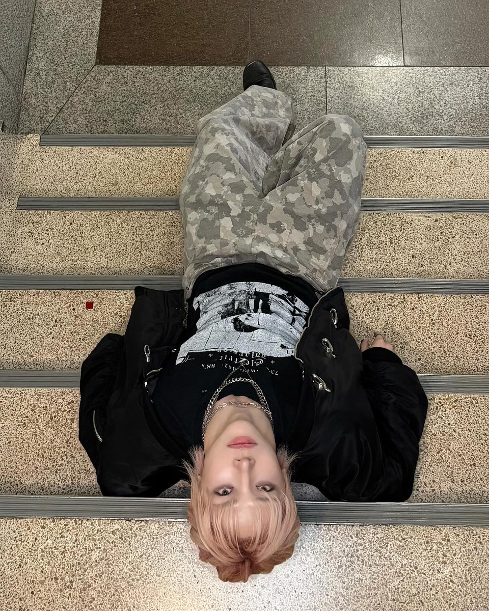 ㅉㄴㅋ 같은계단에서 이만큼다르게찍은거