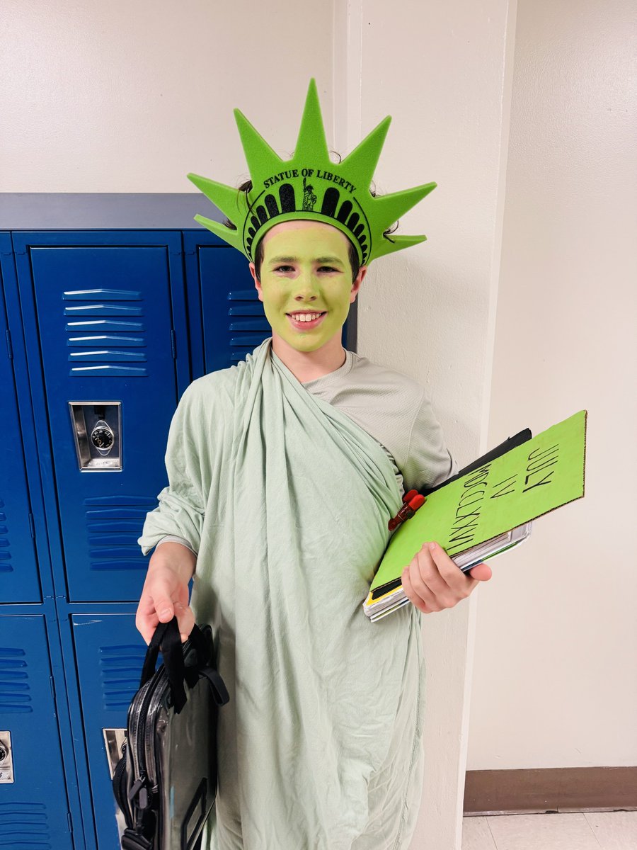 MerriweatherEDU's tweet image. Cougars know how to celebrate Character Day 💥 School pride, big energy, and all-around fun 💛🖤 @SuttonCougars #SuttonStrong