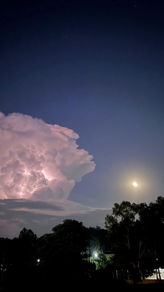 ناراض ہمیشہ خوشیاں ہی ہوتی ہیں
غموں کے اتنے نخرے نہیں ہوتے🥺💔❤️‍🩹