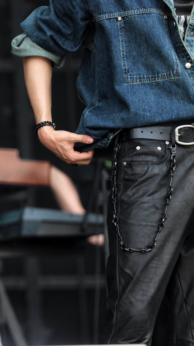 diorutr's tweet image. ジョンウの手が男すぎて無意識に撮ってた....