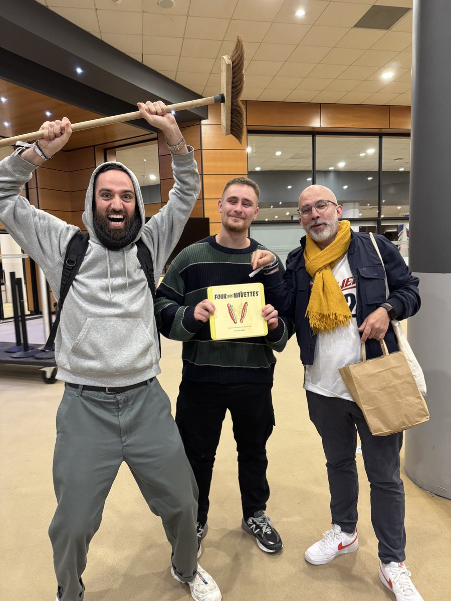 Robin Wolff (TrashTalk) tweet media