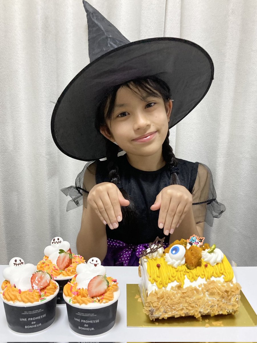 karen3572's tweet photo. #Halloween🎃
今日は #えんとつ町のプペル 観ながらケーキ食べたよ👻
楽しい #ハロウィン をお過ごし下さい🧙‍♀️✨

#テアトルアカデミー
#テアトルアカデミー名古屋校
#9歳 #子役 #キッズモデル
#アイドル になりたい
#ミュージカル 出たい
#8yearsold #kidsmodel
I wanna be an #idol &amp; a #musicalactor https://t.co/R8CF5oNTgU
