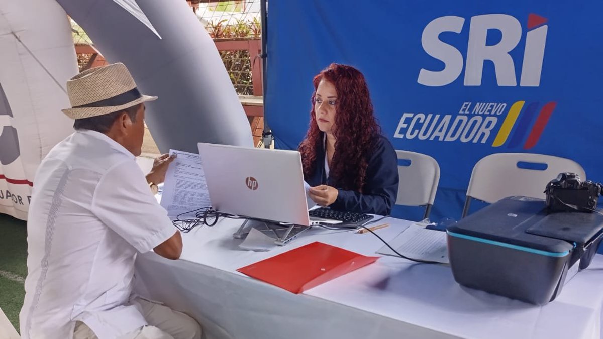 SRIoficialEc's tweet photo. #SRIzonal4

Llegamos a la la Asociación de Ganaderos - ASOGAN en en Santo Domingo de los Tsáchilas, para entregar:

▫️Servicios de RUC.
▫️Claves.
▫️Información sobre el beneficio de la devolución del IVA a grupos prioritarios.

#BrigadaMóvilSRI
#ElNuevoEcuador https://t.co/5oes83l9rn