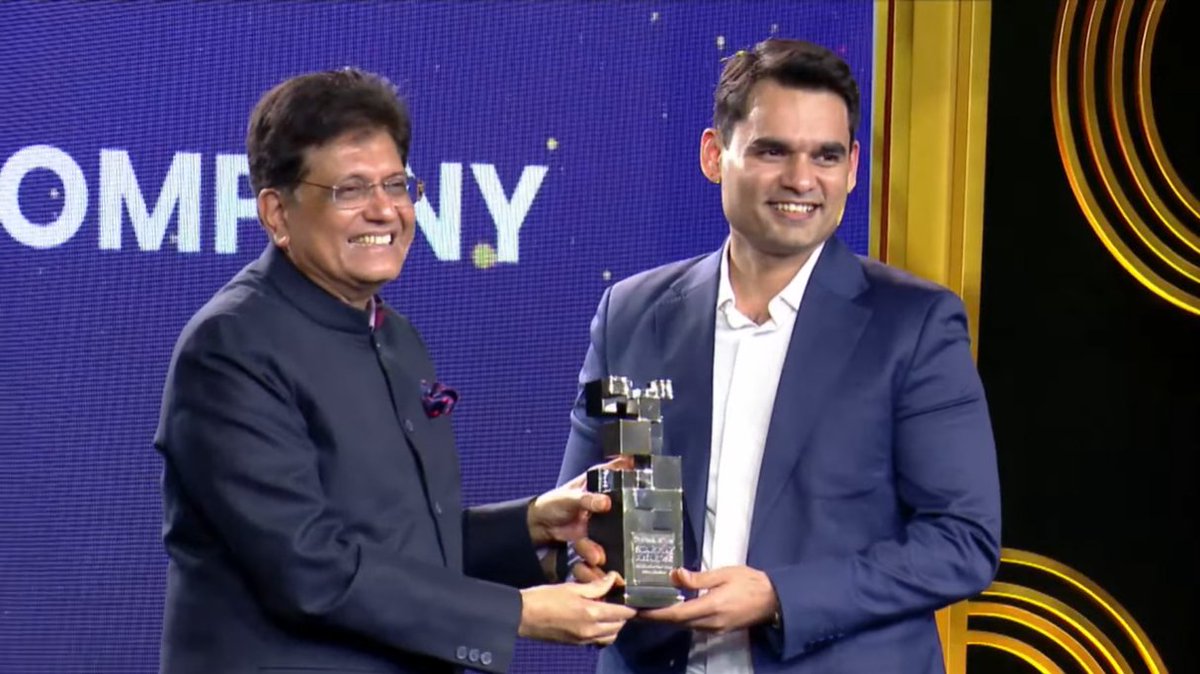 ETtech's tweet image. #ETStartupAwards | Urban Company awarded the Startup of the Year prize.
