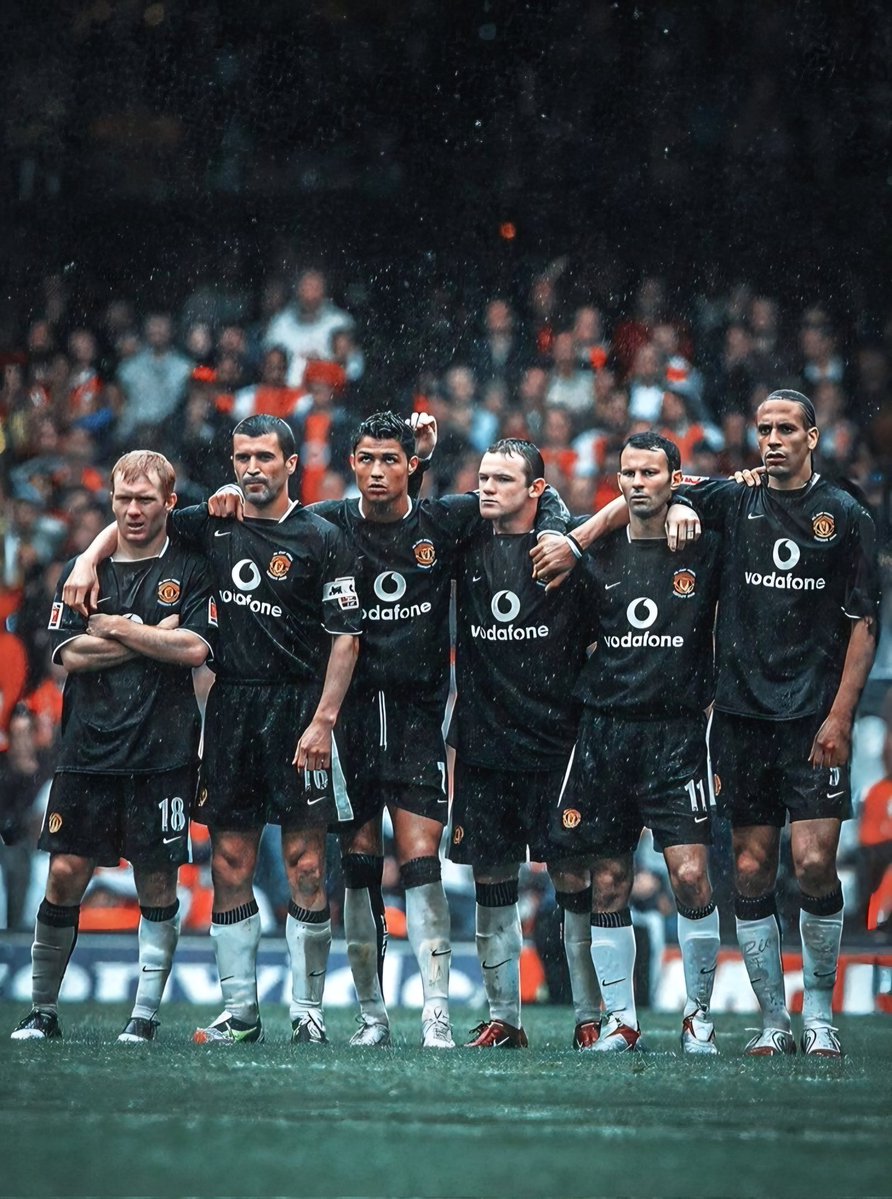 DNA_MUFC's tweet image. Reds, goats of the PL in one picture, Like if you agree.

The greatest PL midfielder 
The greatest PL captain 
The greatest PL Striker 
The greatest PL left winger 
The greatest PL defender 
The GOAT 

This is #MUFC Heritage