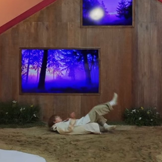 Hey oomfs can you watch Hongjoong for me for one second I need t- 

GUYS WHAT THE HELL WHY DIDNT YOU WATCH HIM ‼️