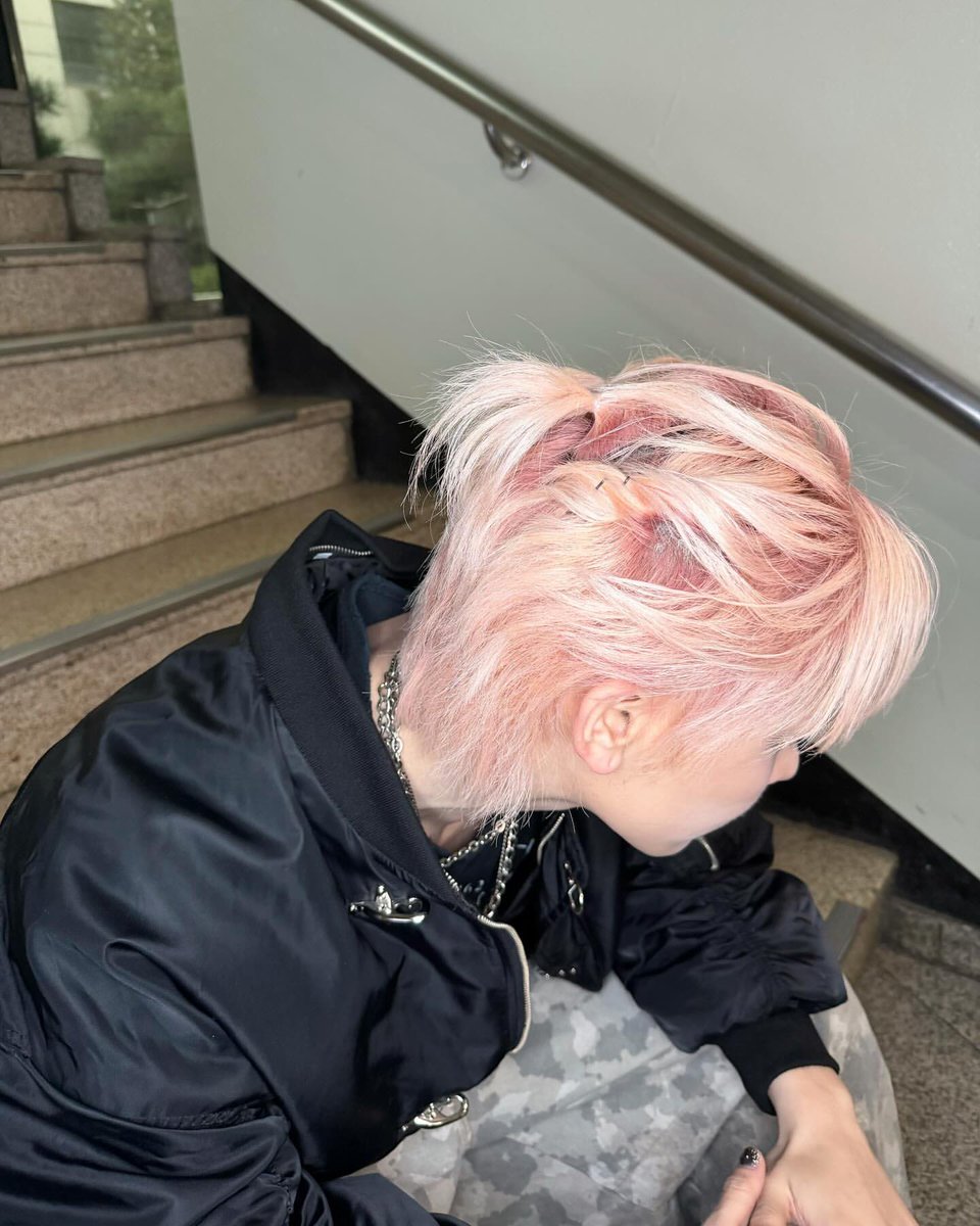 니코 너가 봐도 이 삠삐머리 너무 귀여웠지
아 진짜 너머 웃음 나네 저 동그란 볼따구까지ㅜ