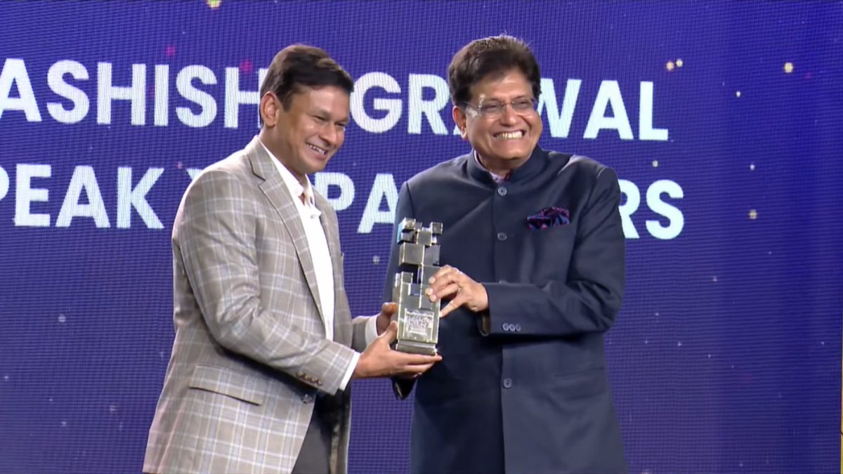 ETtech's tweet image. #ETStartupAwards | Ashish Agrawal awarded the Midas Touch prize.