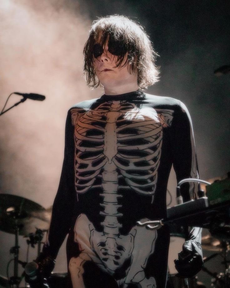 👻 Si hablamos de disfraces para esta noche tenebrosa, Gerard Way se lleva todos los premios. ¿Qué tendrá preparado en su armario para ponerse en su regreso a Argentina? 🎃

¡A no colgar que se acerca el SOLD OUT! ¡Últimas cabeceras y plateas disponibles en <a href="/livepassarg/">Livepass Argentina</a> !