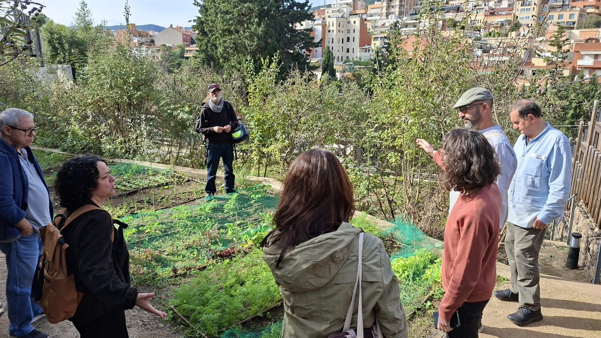voluntaris_cat's tweet photo. 🟢 Matí de #Connectat emmarcat en la natura!
L'Aula Ambiental @boscturull ens ha acollit i entitats socials i ambientals hem compartit iniciatives i explorat com podem generar sinergies.
Quina sort escoltar iniciatives amb mirada social i ambiental!
#FCVS #Femxarxa https://t.co/jmb6ZkQ5N2