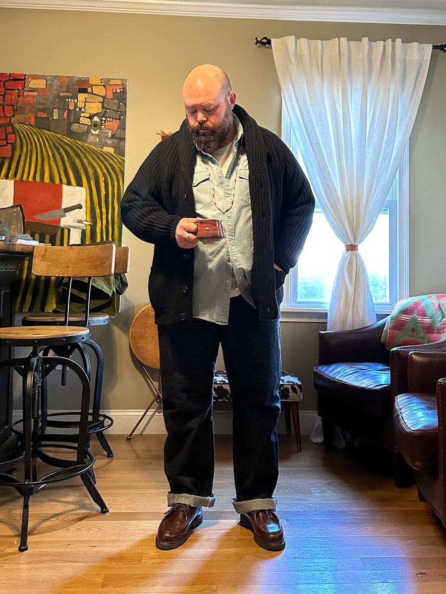 DavidLaneDesign's tweet image. Big Sweater = Big Vibes. #takeupspace 
Happy Halloween 🎃