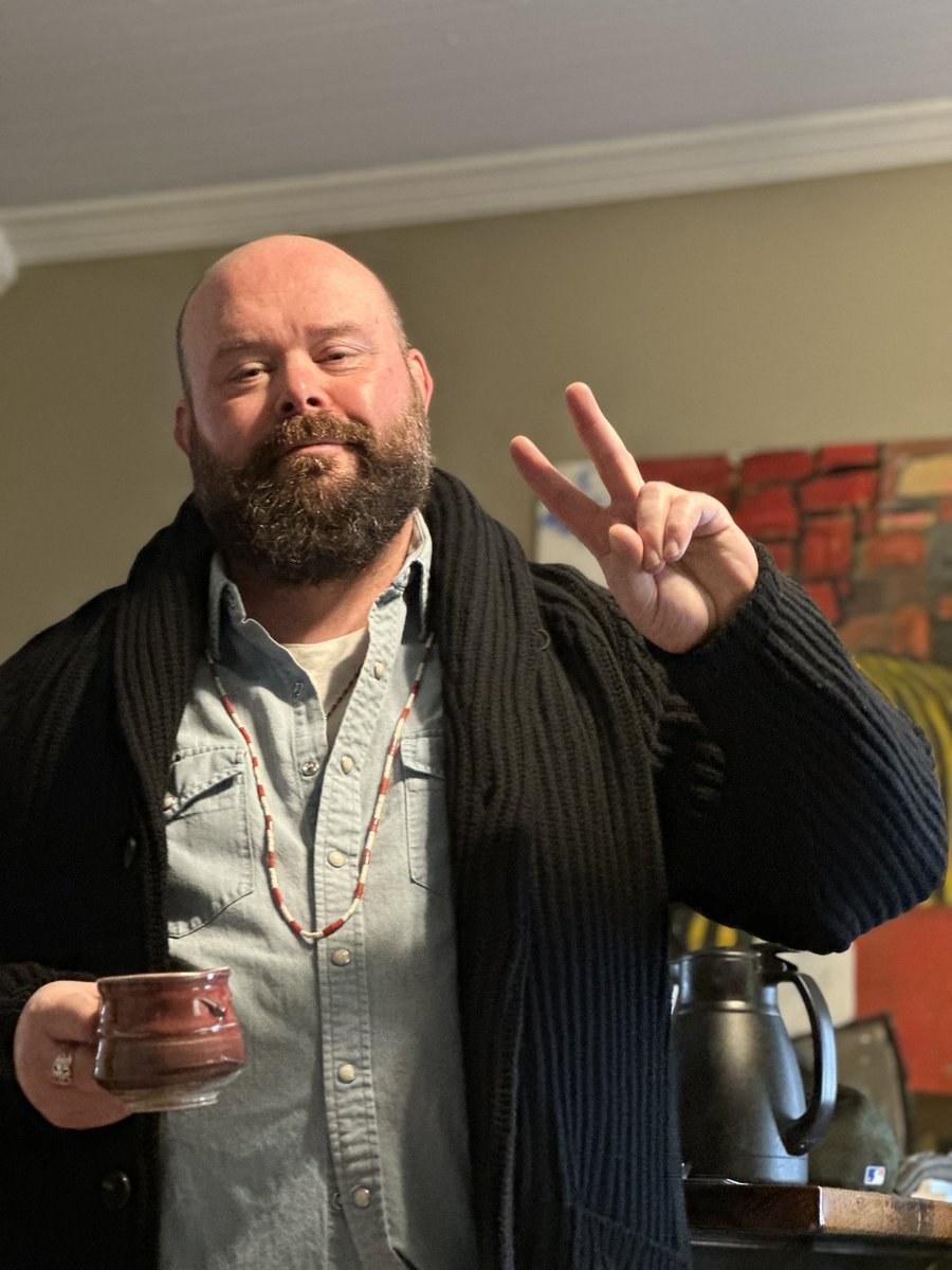 DavidLaneDesign's tweet image. Big Sweater = Big Vibes. #takeupspace 
Happy Halloween 🎃