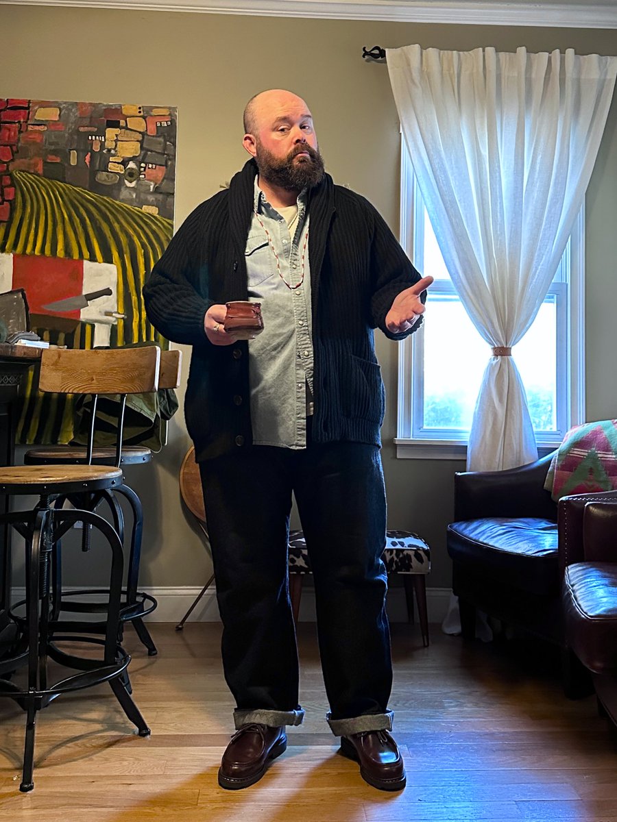 DavidLaneDesign's tweet image. Big Sweater = Big Vibes. #takeupspace 
Happy Halloween 🎃