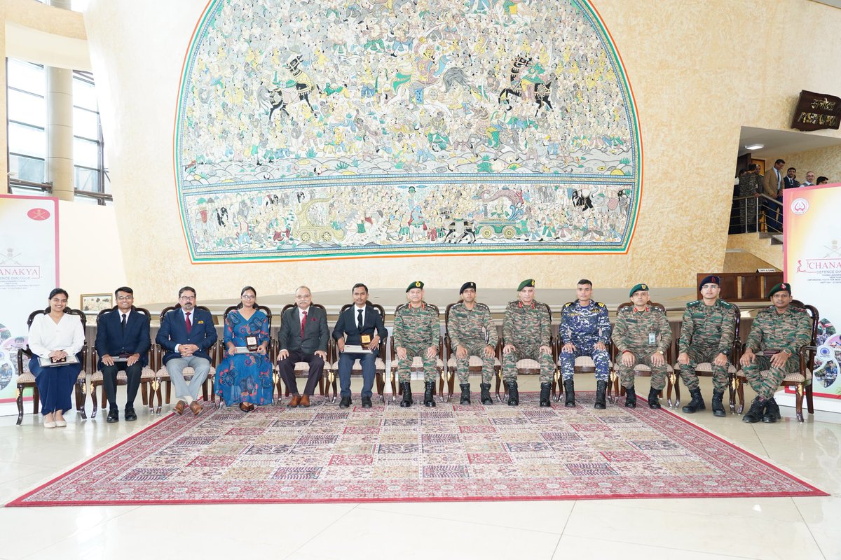adgpi's tweet image. #GeneralUpendraDwivedi, #COAS, felicitated the winners of the Field Marshal Manekshaw Essay Competition 2025 on the sidelines of the Young Leaders Forum #YLF at Manekshaw Centre, New Delhi.

The competition showcased the intellectual depth and strategic insight of India’s young…