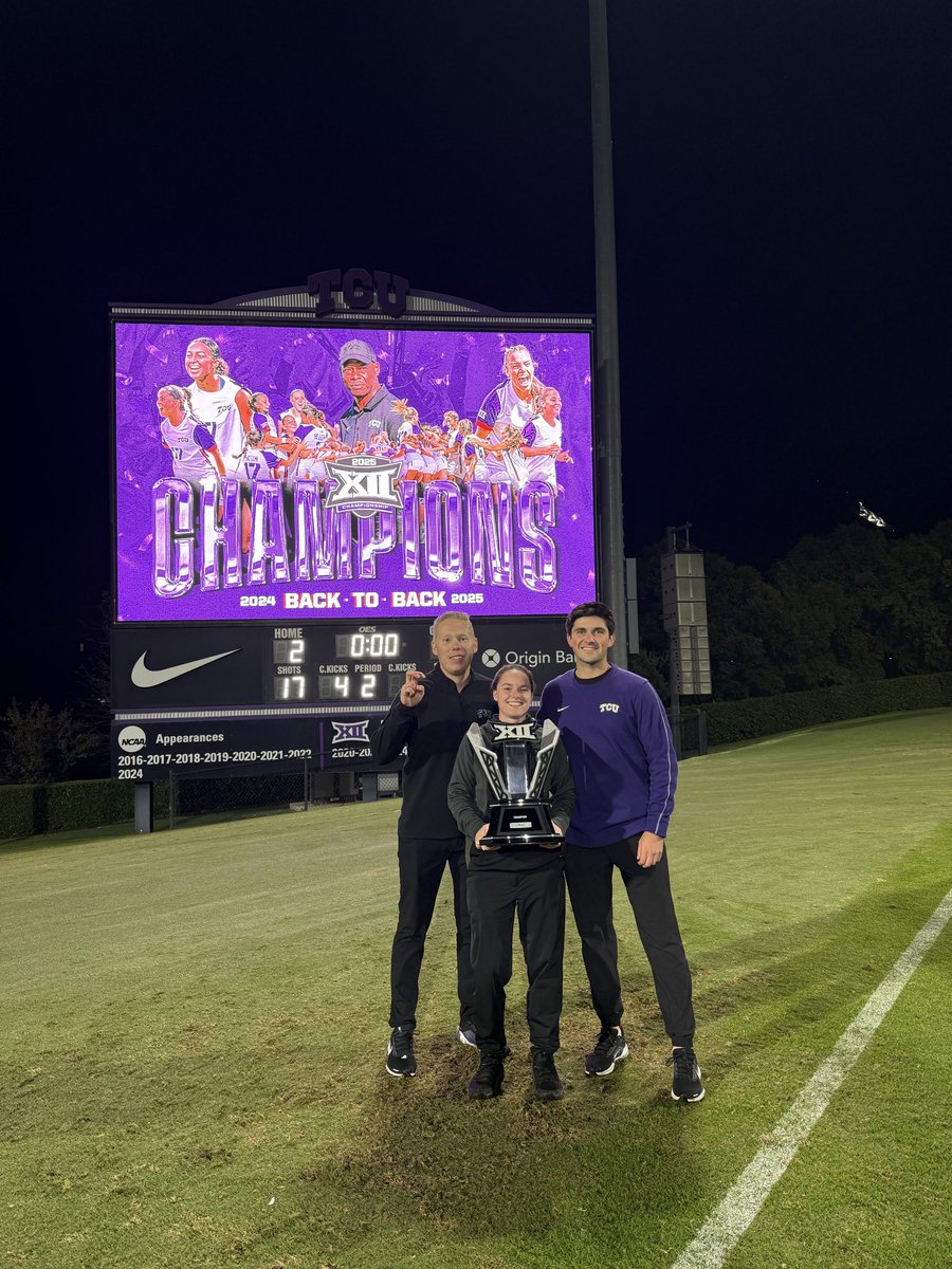 Congratulations @tcuwsoccer, Emma Hoffman, and her two MSAT students Ben Sebra and Seth Walker on back to back Big 12 Conference Titles! 🏆🐸💜

#tcusportsmed #gofrogs🐸 #championsinhealthcare #tcuathletictraining