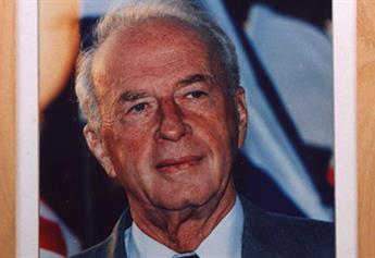 Domani sera per me sarà una triste sera, 30 anni, sarò in piazza, adesso piazza Rabin, con la ferita, personale e collettiva, mai rimarginata.