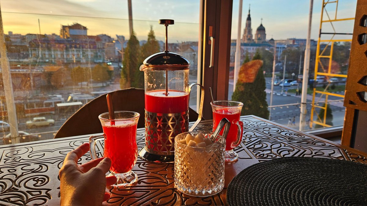 Happy Friday, my dear friends!

This is my periodic appeal to keep supporting Ukraine 🇺🇦. You can help by:

➖ Talking and posting about Ukraine  
➖ Amplifying Ukrainian voices  
➖ Advocating for military assistance  
➖ Donating, if you can.