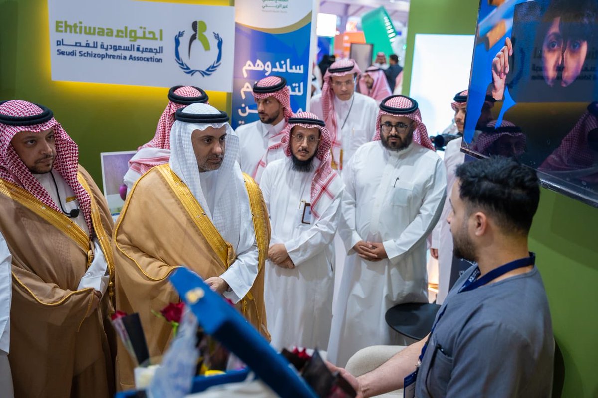 NAQApurityorg's tweet image. #وزير_الصحة  الأستاذ فهد الجلاجل @FahadAlJalajel
يزور جناح #جمعية_نقاء في #ملتقى_الصحة_العالمي، ويشيد بجهودها المتميزة في التوعية ومكافحة التدخين.

#يوم_الجمعة #تنفس_بنقاء