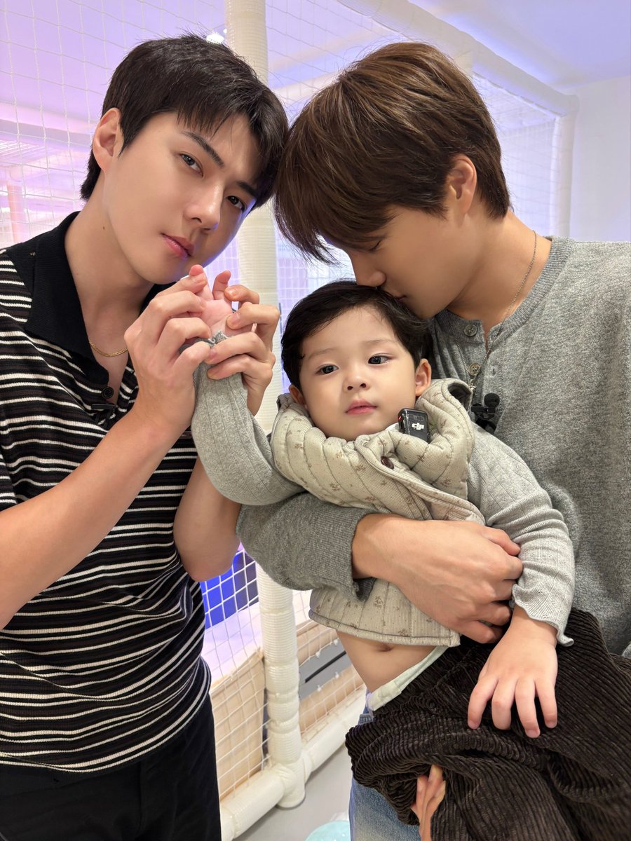 SeHunChile's tweet image. 251031 Actualización de EXO en sus redes sociales con #SEHUN y Kai por su participación en el episodio 5 del programa «콜미베이비 (Call me baby)».

© weareoneEXO 

#SEHUNOnCallMeBaby #WeAreOneEXO #EXO #엑소 #EXO_SC #오세훈 #吳世勛 #セフン