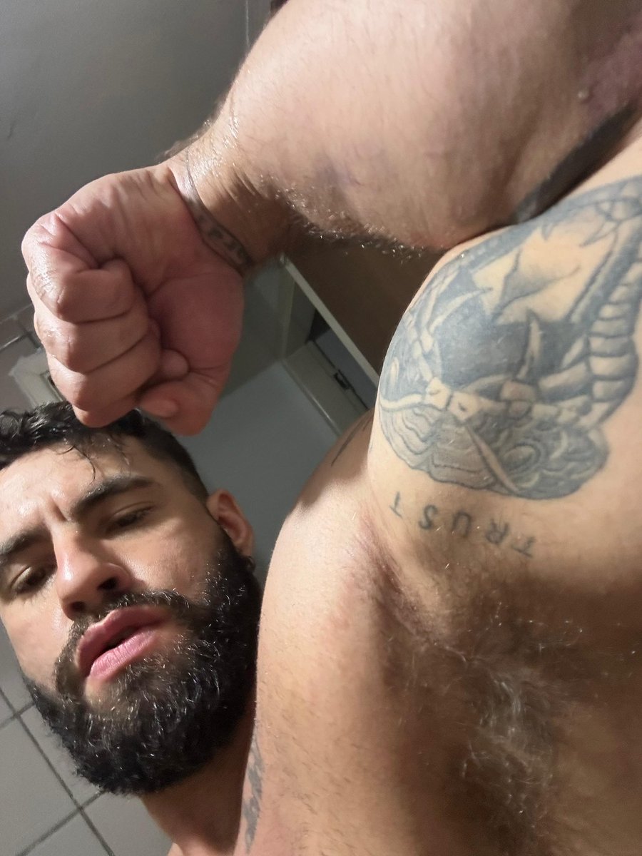 Theerwin1_'s tweet image. Yesterday I received another amazing gift, my new computer. In the end, I deserve all of this. 😎🤑