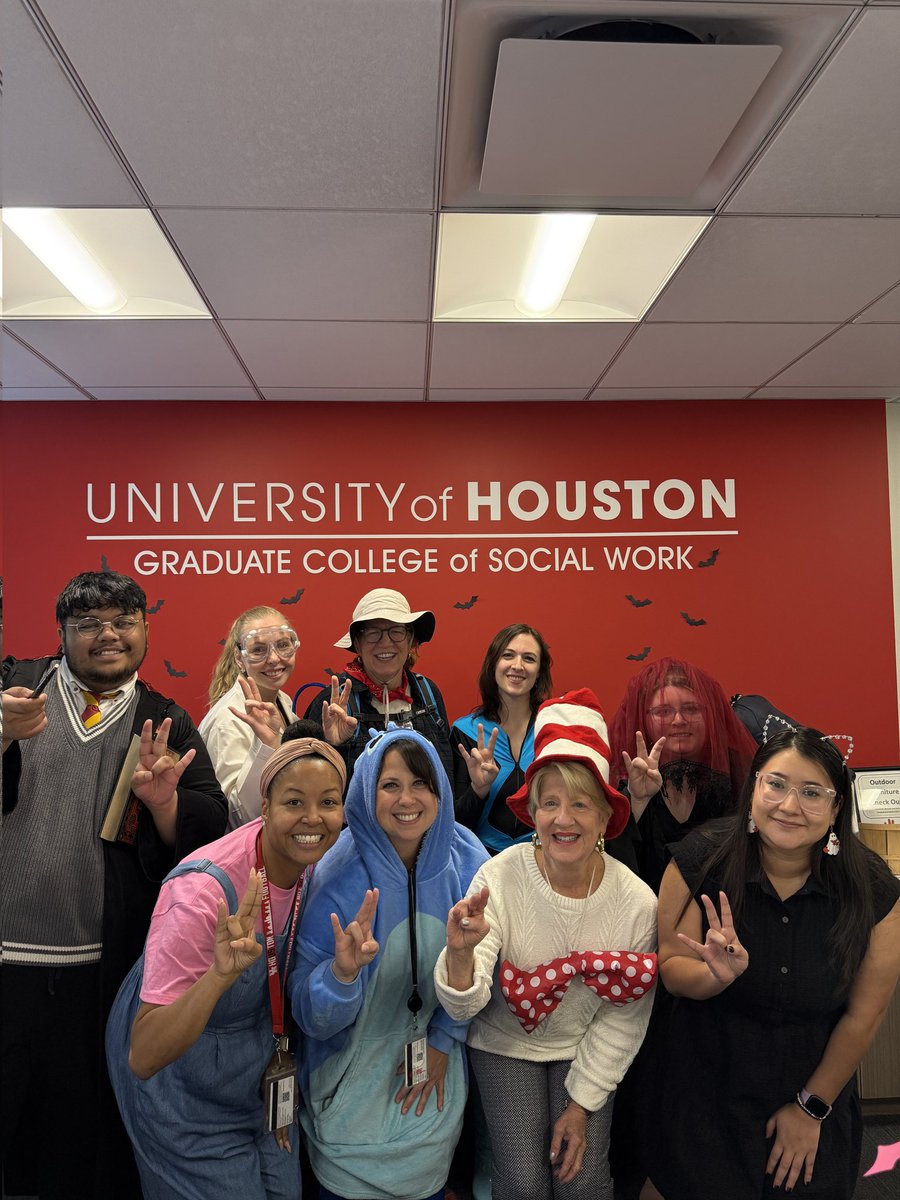 🎃 #HappyHalloween from <a href="/UHouston/">University of Houston</a> Graduate College of Social Work.  Wishing everyone a #CougarRedFriday full of TREATS no TRICKS!