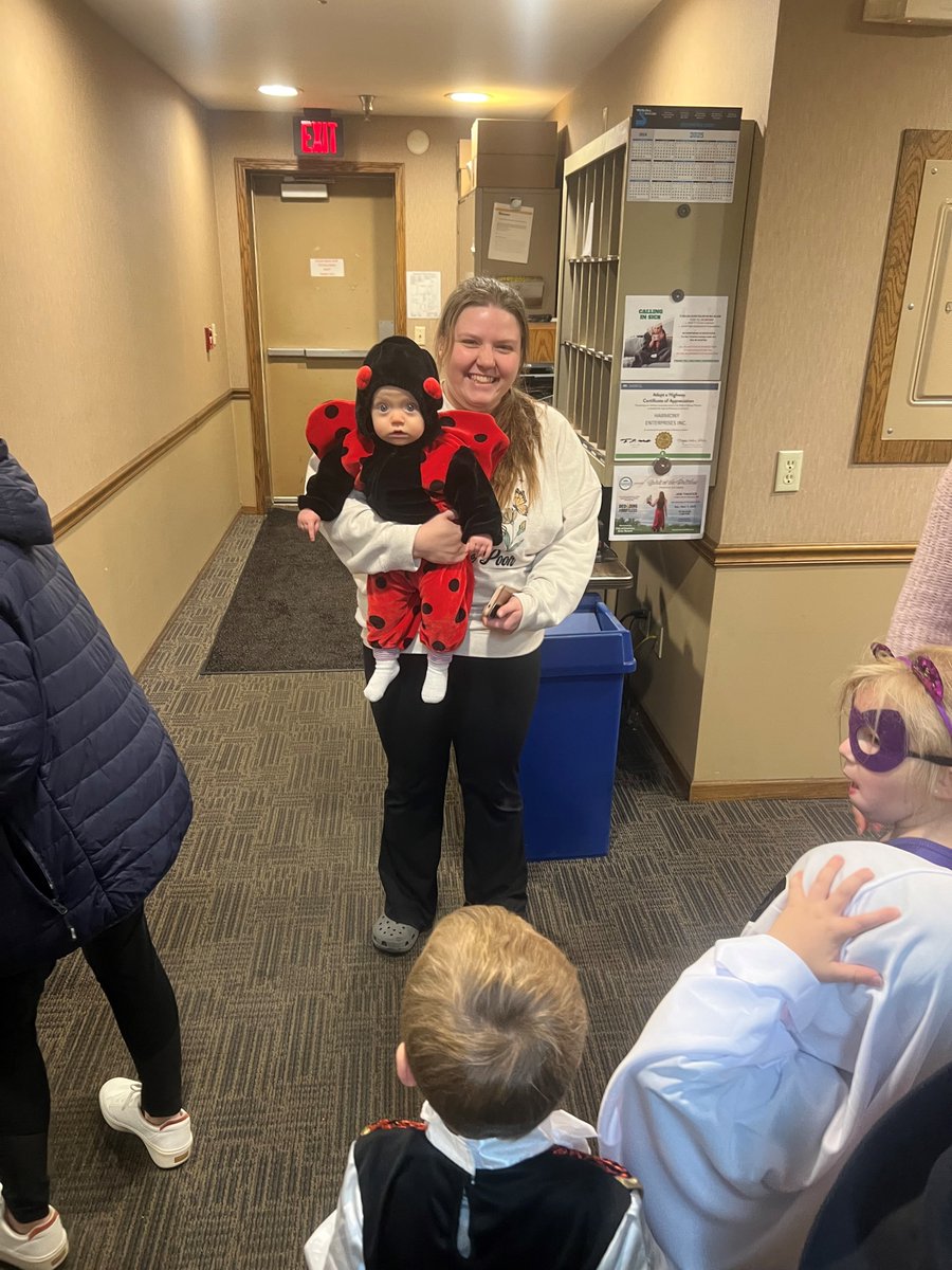 recycleharmony's tweet image. Spooky fun at Harmony Enterprises today!  The students and staff from Harmony Kids Learning Center stopped by to trick-or-treat with our team—bringing great costumes, lots of smiles, and a wonderful start to Halloween!
#recycleharmony #CareerCommunityCultureCompany