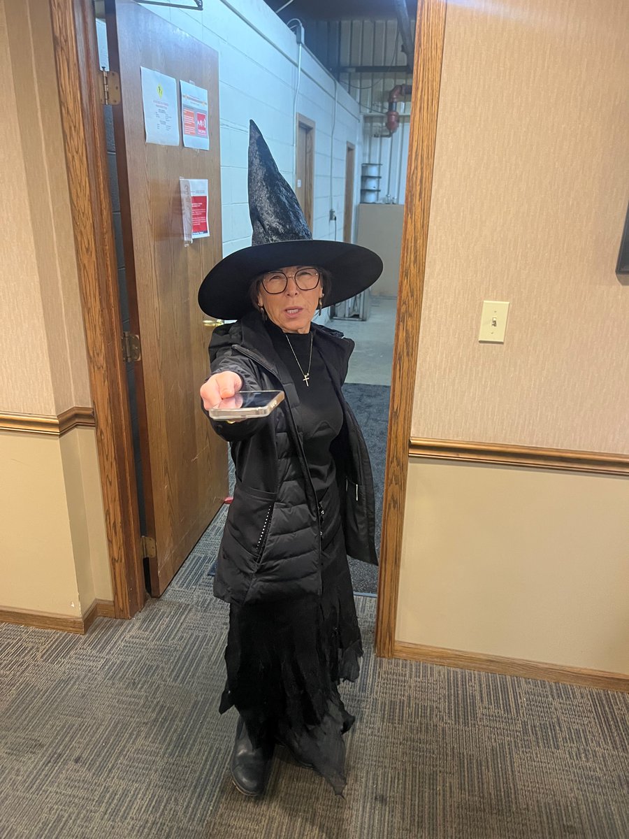 recycleharmony's tweet image. Spooky fun at Harmony Enterprises today!  The students and staff from Harmony Kids Learning Center stopped by to trick-or-treat with our team—bringing great costumes, lots of smiles, and a wonderful start to Halloween!
#recycleharmony #CareerCommunityCultureCompany