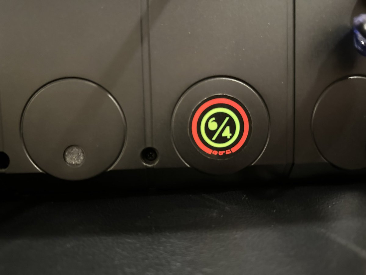 いよいよ明日はGBBでループ
最後まで集中を切らさずいきたい

機材の裏にはいつ貼ったか覚えていない
初めて人前で演奏した時のもの
あの時の手の震え、まだ覚えている

初心を忘れずに、
緊張を力に変えて、明日頑張ります💪